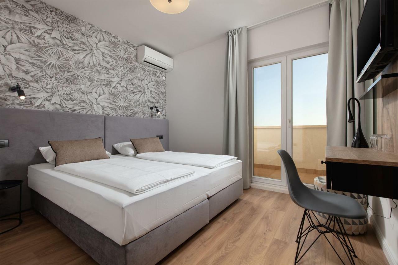 Family Room with Balcony and Sea View,779636472:JPEG