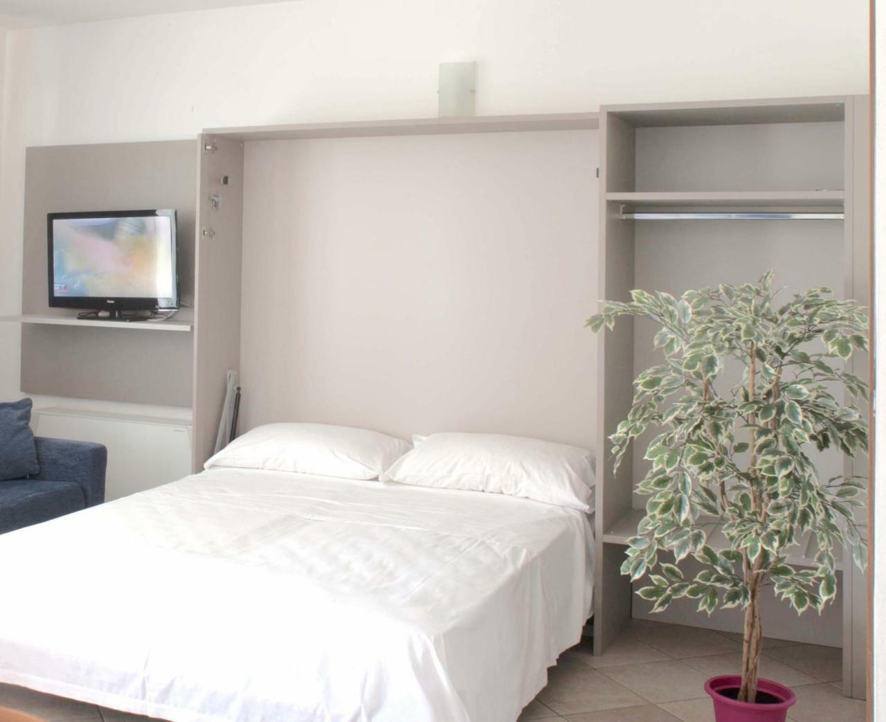 Standard Two-Bedroom Apartment Partial Lake View