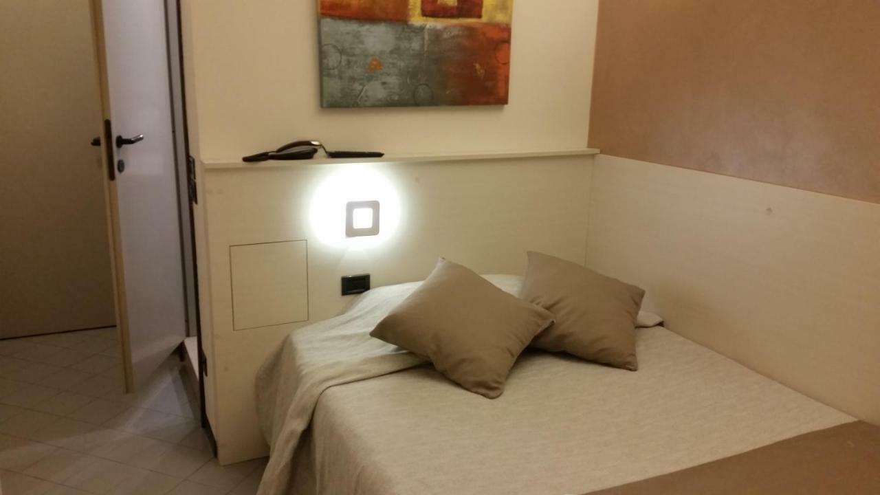 Single Room with Balcony,789602505:JPEG