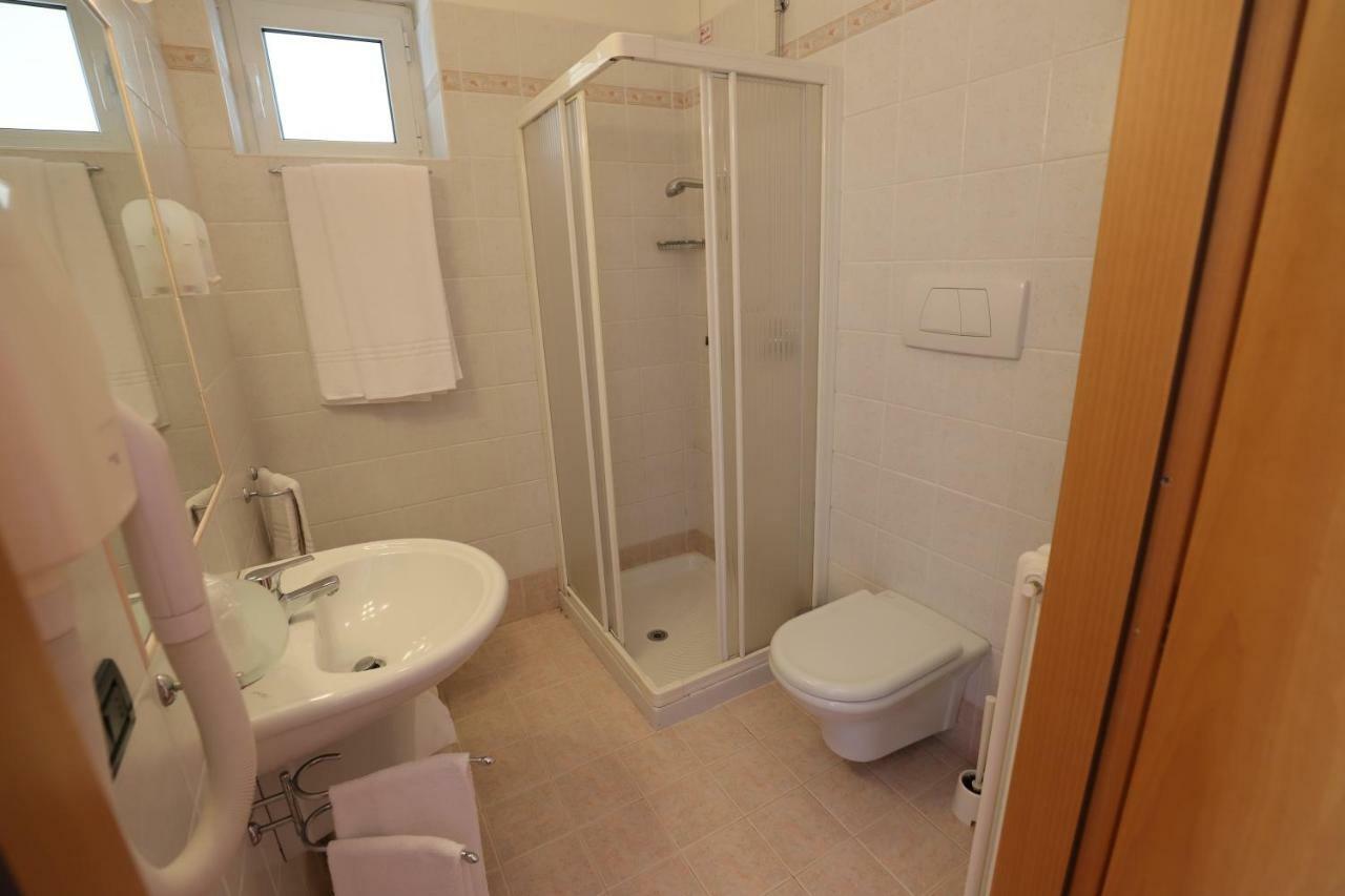 Standard Double Room,806995059:JPEG