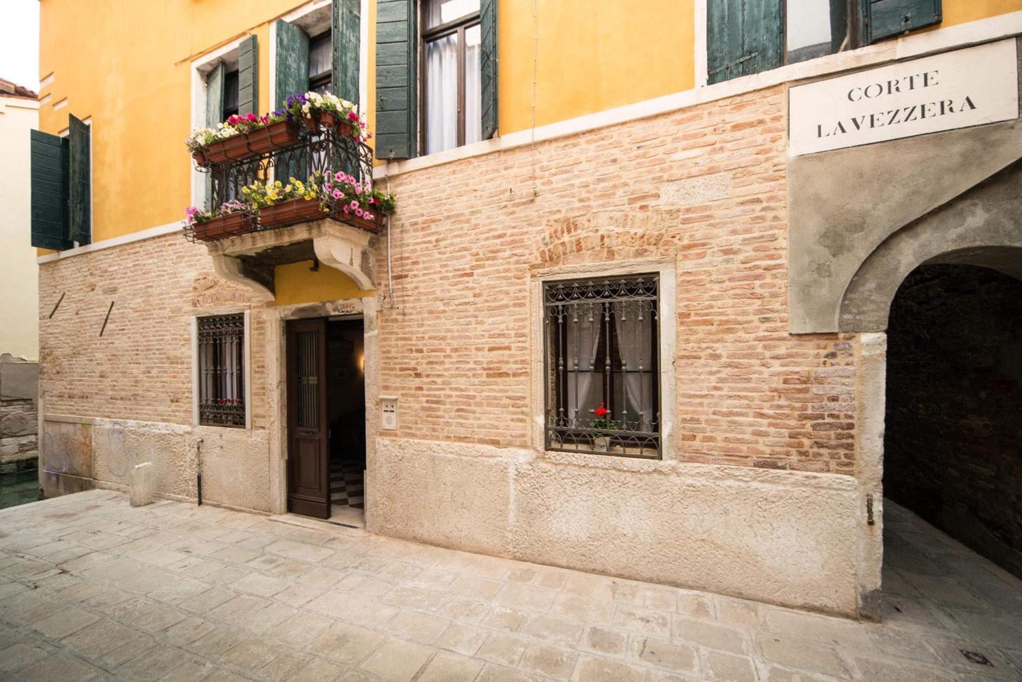 Camera Matrimoniale/Doppia con Letti Singoli con Vista Canale