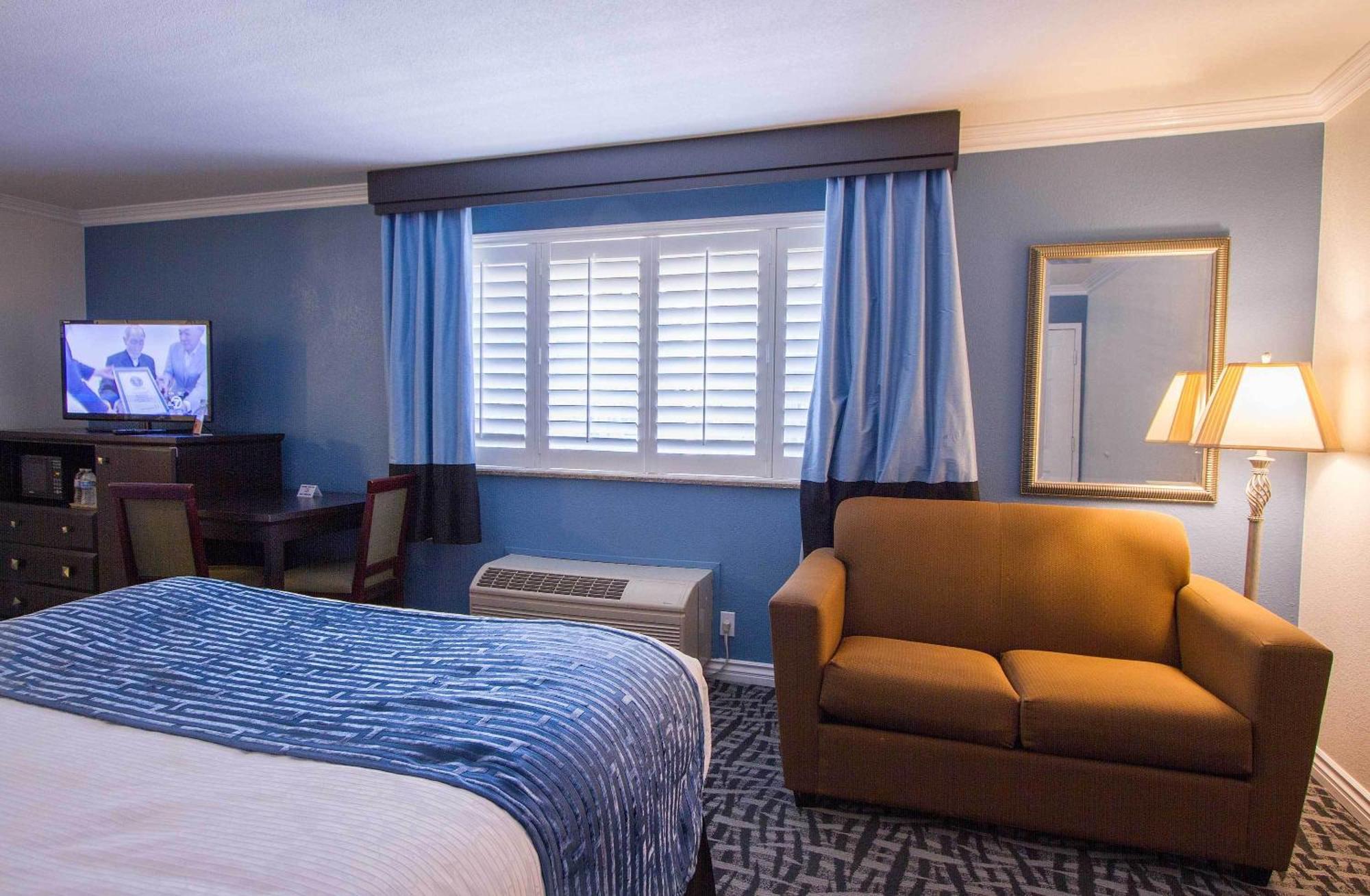 Queen Room Two Queen Beds Sofa Bed