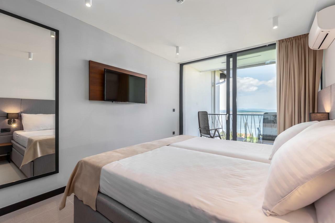 Double room with 2 Extra pull-out Beds, Sea Side View and Balcony,833760248:JPEG