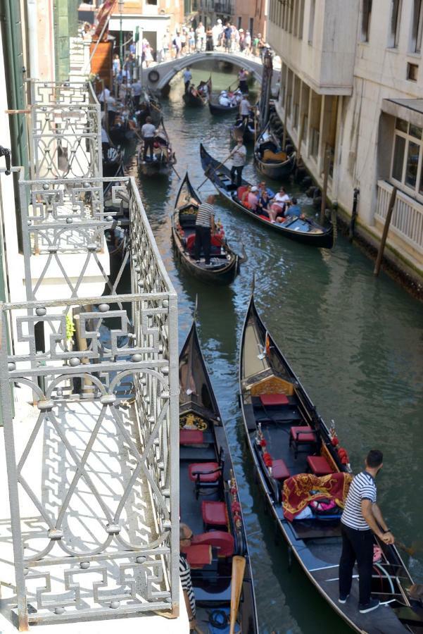 Deluxe Double or Twin Room Canal View