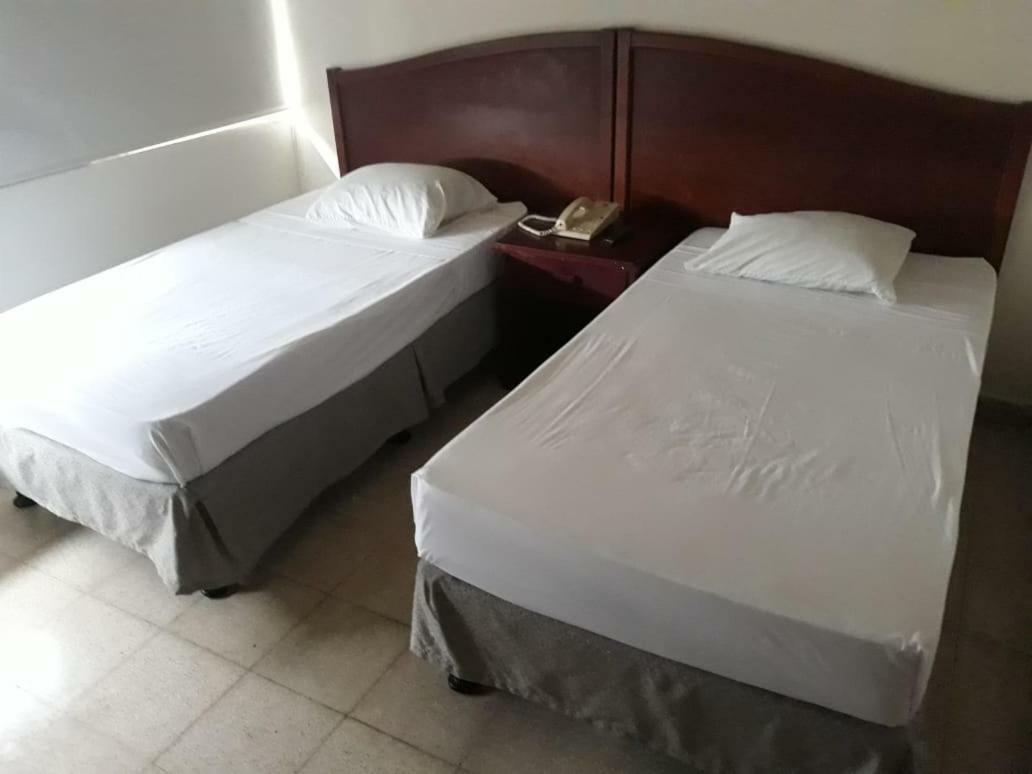 Budget Twin Room,835510808:JPEG