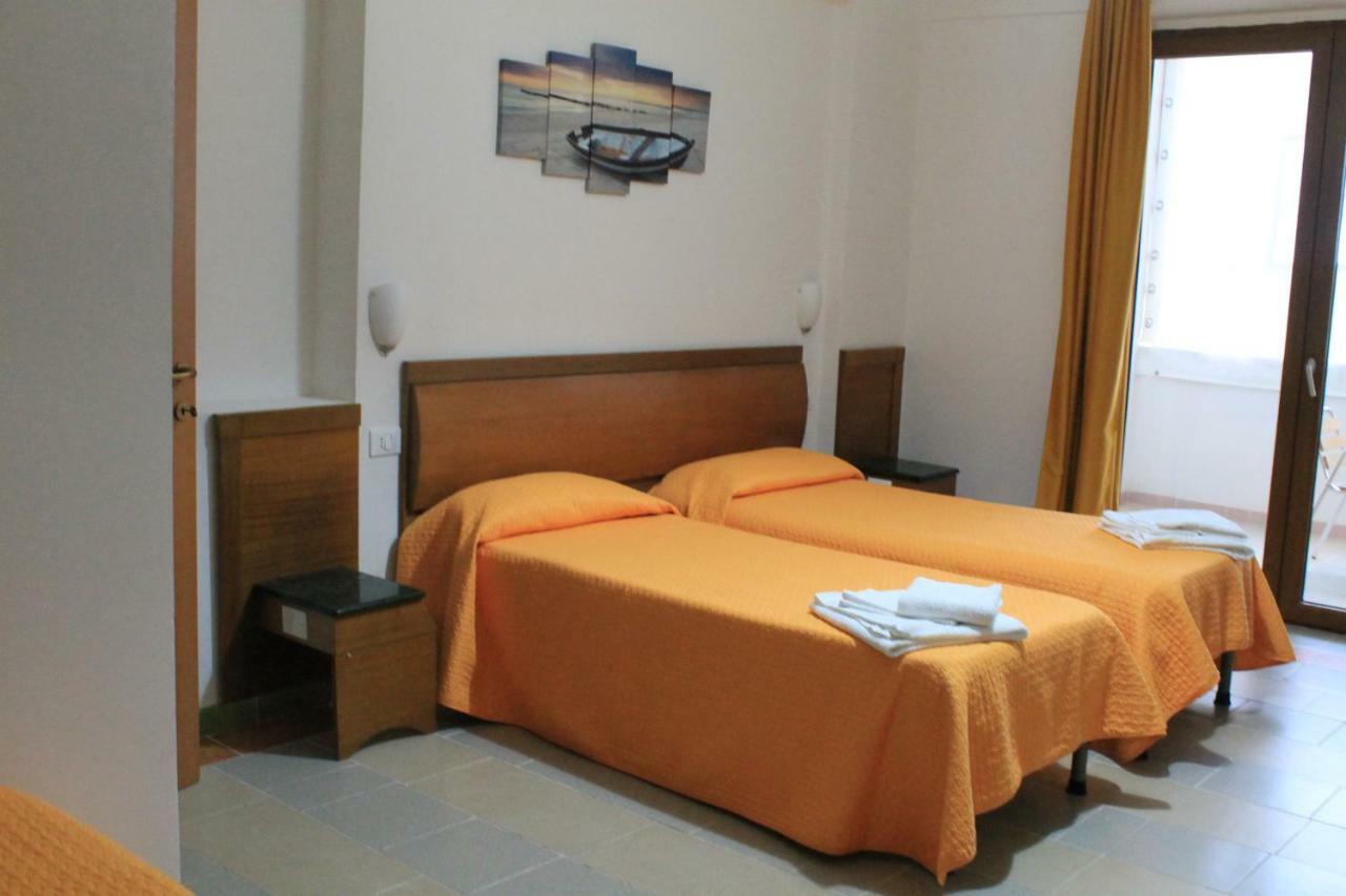 Economy Twin Room Balcony