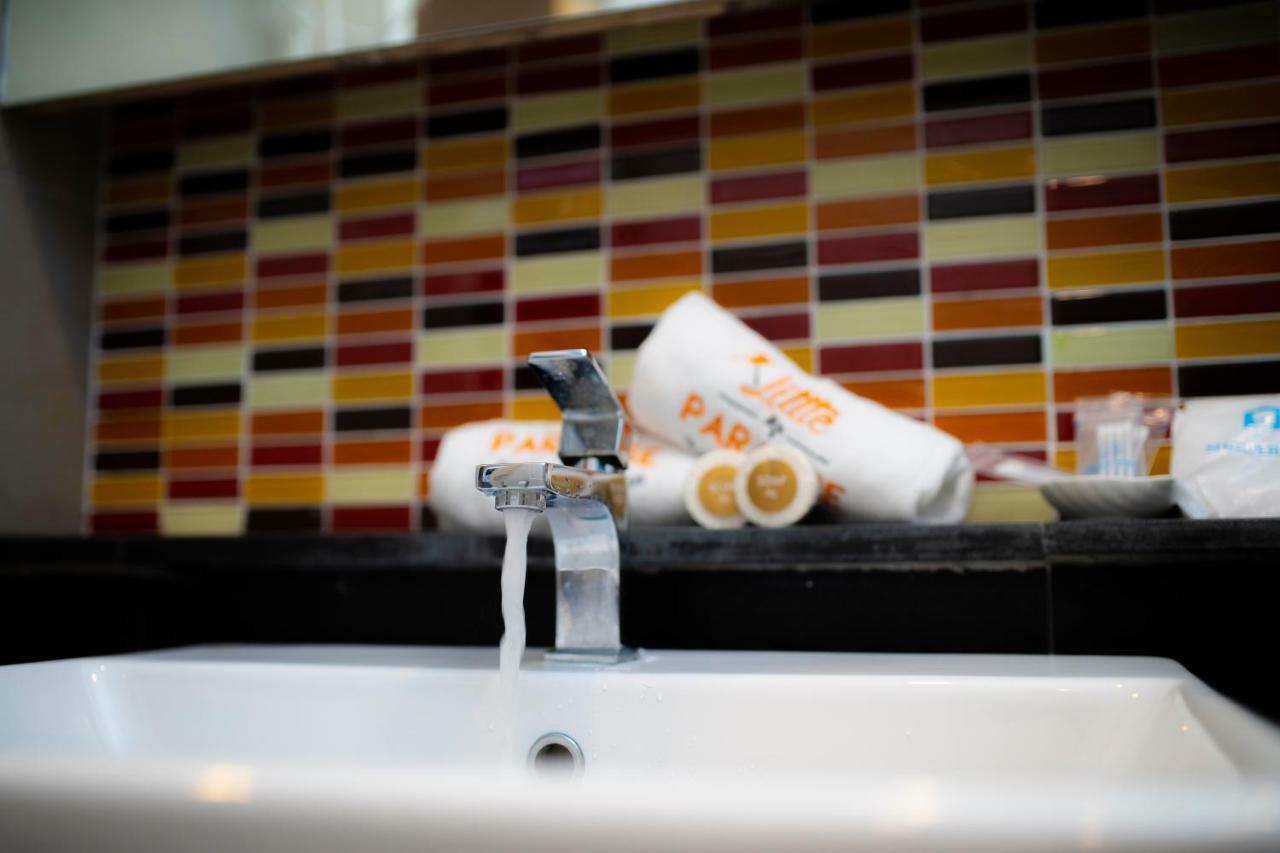 Deluxe Double Room with Bath,909003553:JPEG