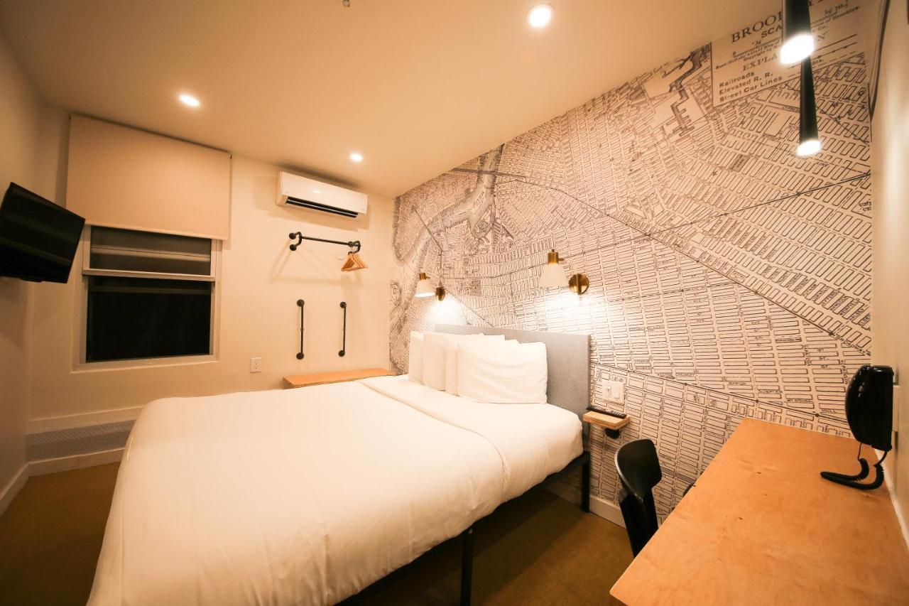 Queen Room,930219037:JPEG