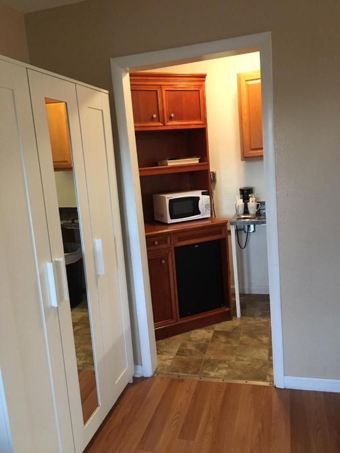 Deluxe Queen Suite