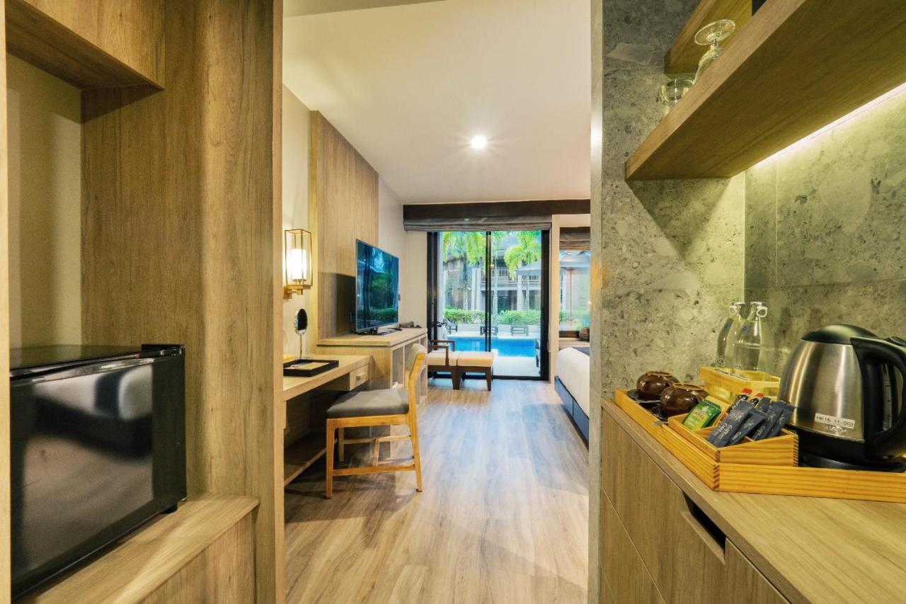 Deluxe Pool Access,1000991523:JPEG