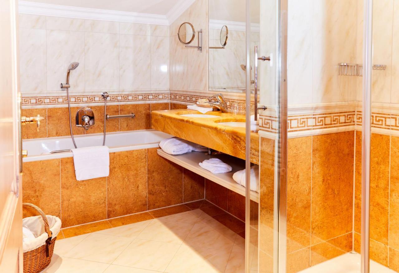 Deluxe Double Room,1563280189:JPEG