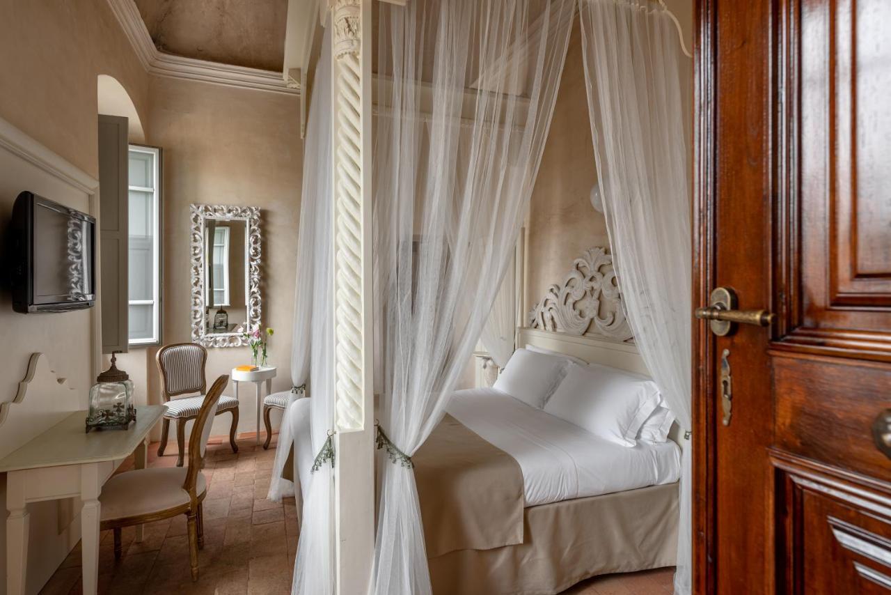 Suite,933355732:JPEG