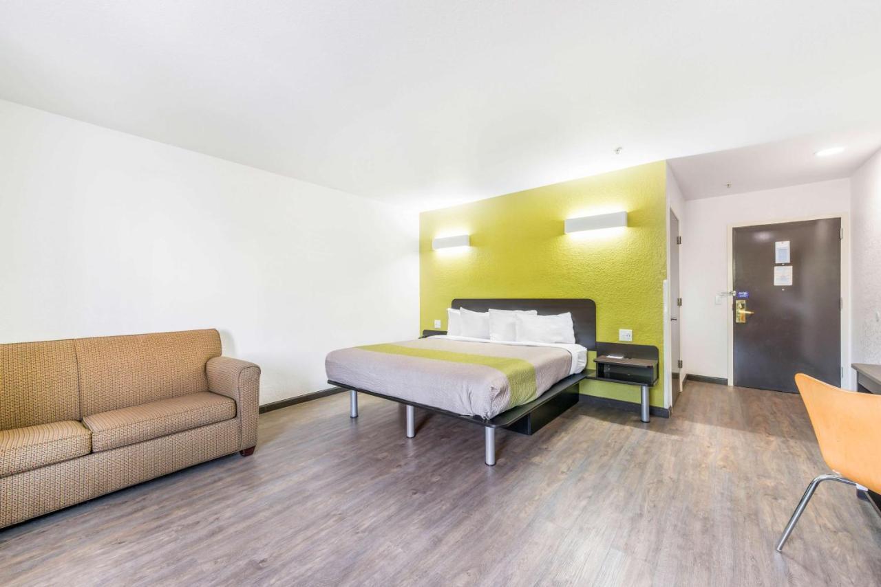 King Room - Disability Access - Non-Smoking
