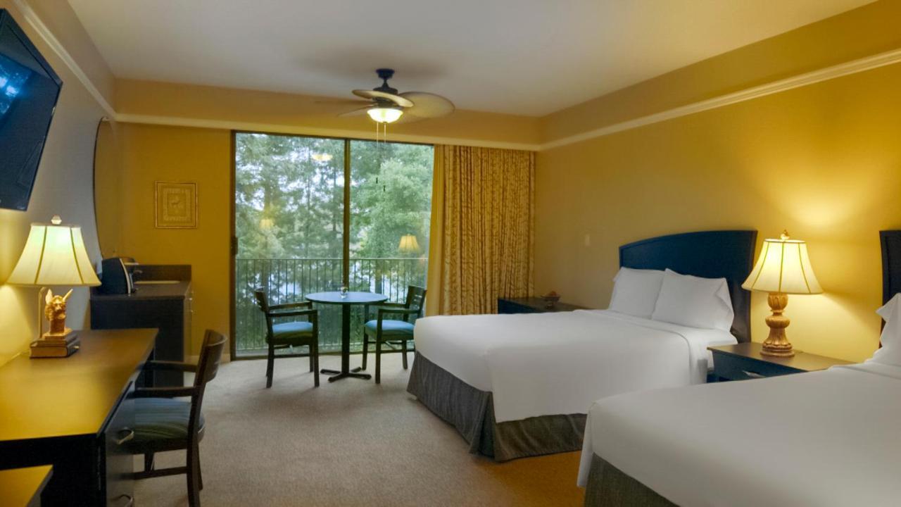Deluxe Queen Room with Two Queen Beds,1217689675:JPEG
