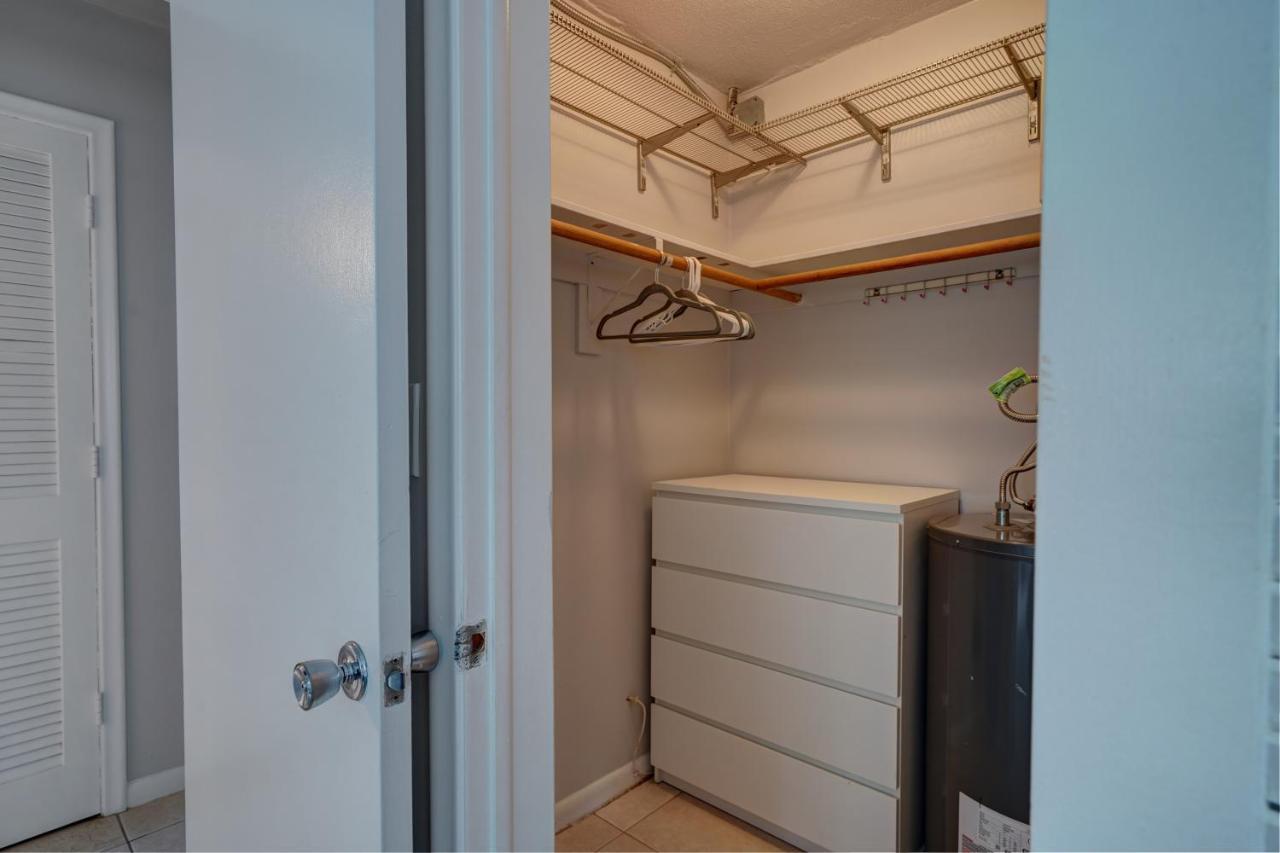 One-Bedroom Apartment,944165296:JPEG