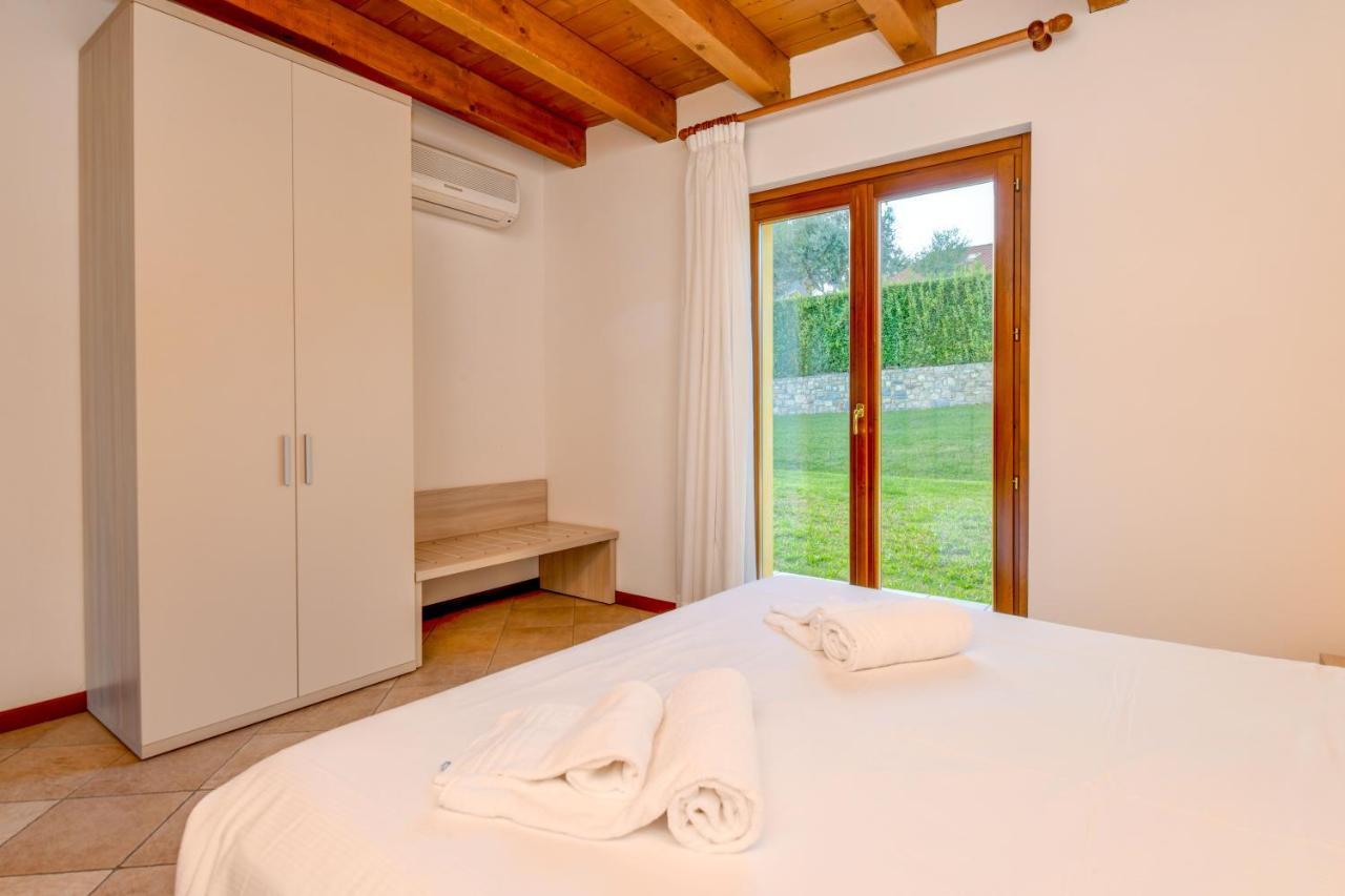 Standard One-Bedroom Apartment Lake View