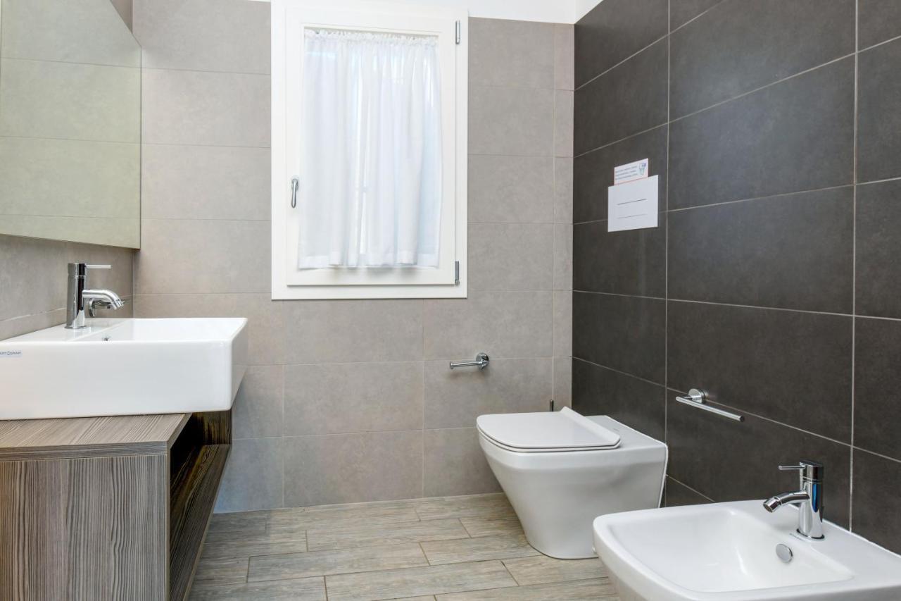Deluxe One-Bedroom Apartment