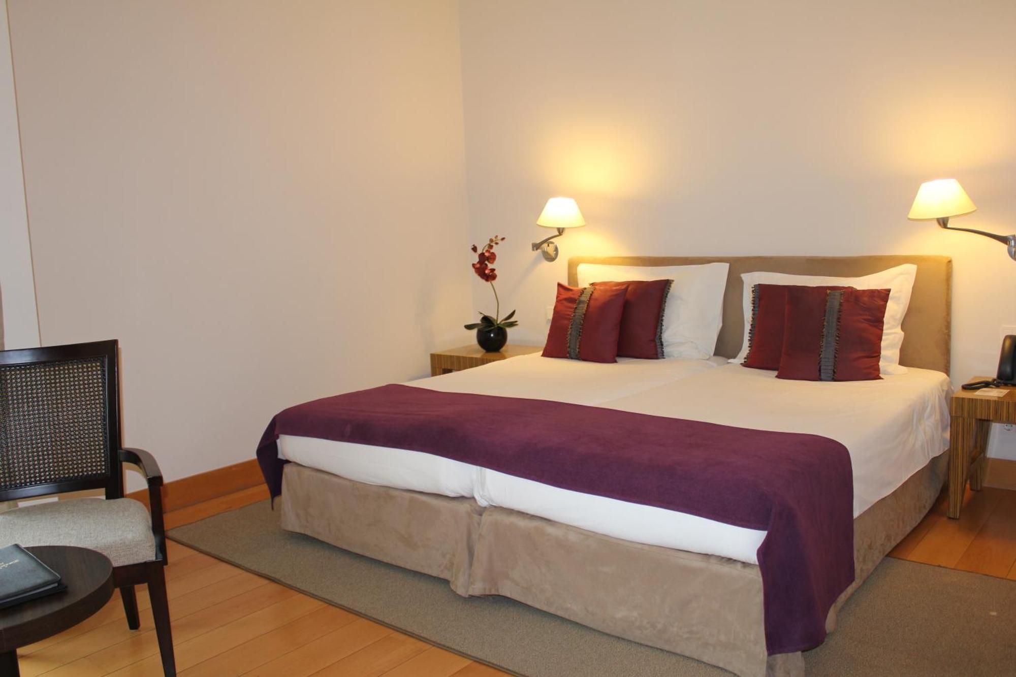 Quarto com 2 Camas de Solteiro e Vista da Paisagem