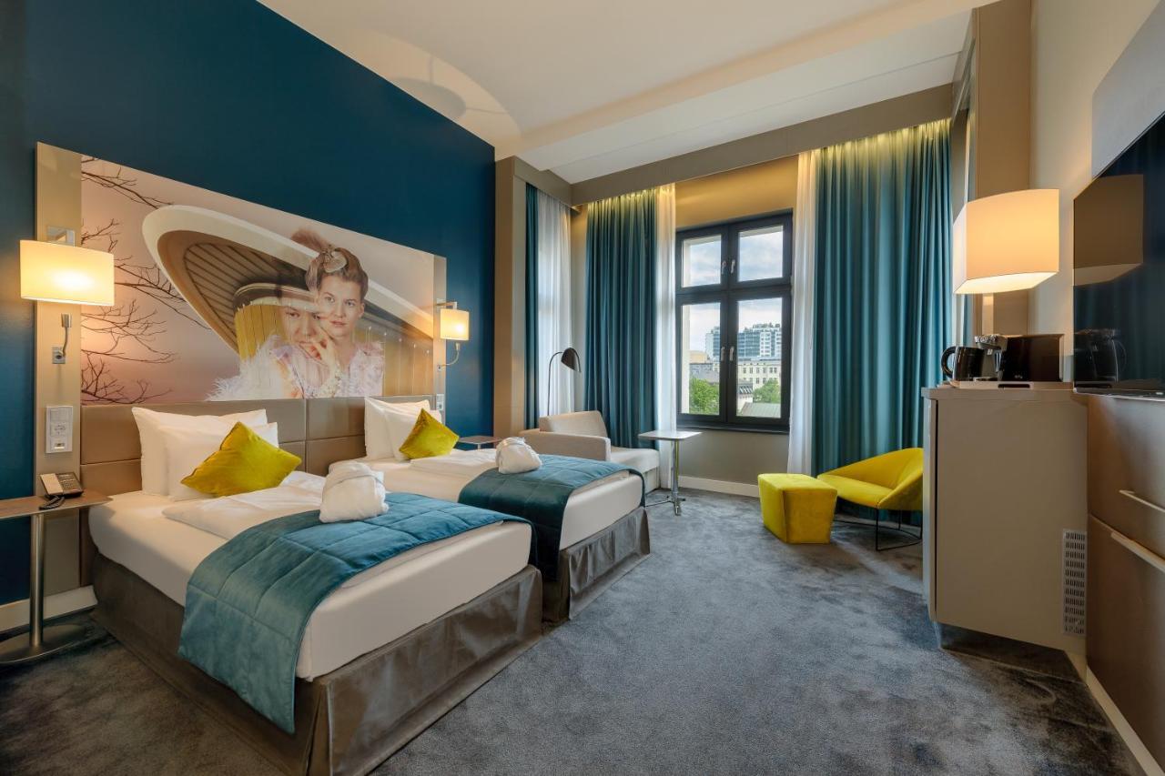 Superior Suite with 2 Single Beds and Sofa,666480312:JPEG