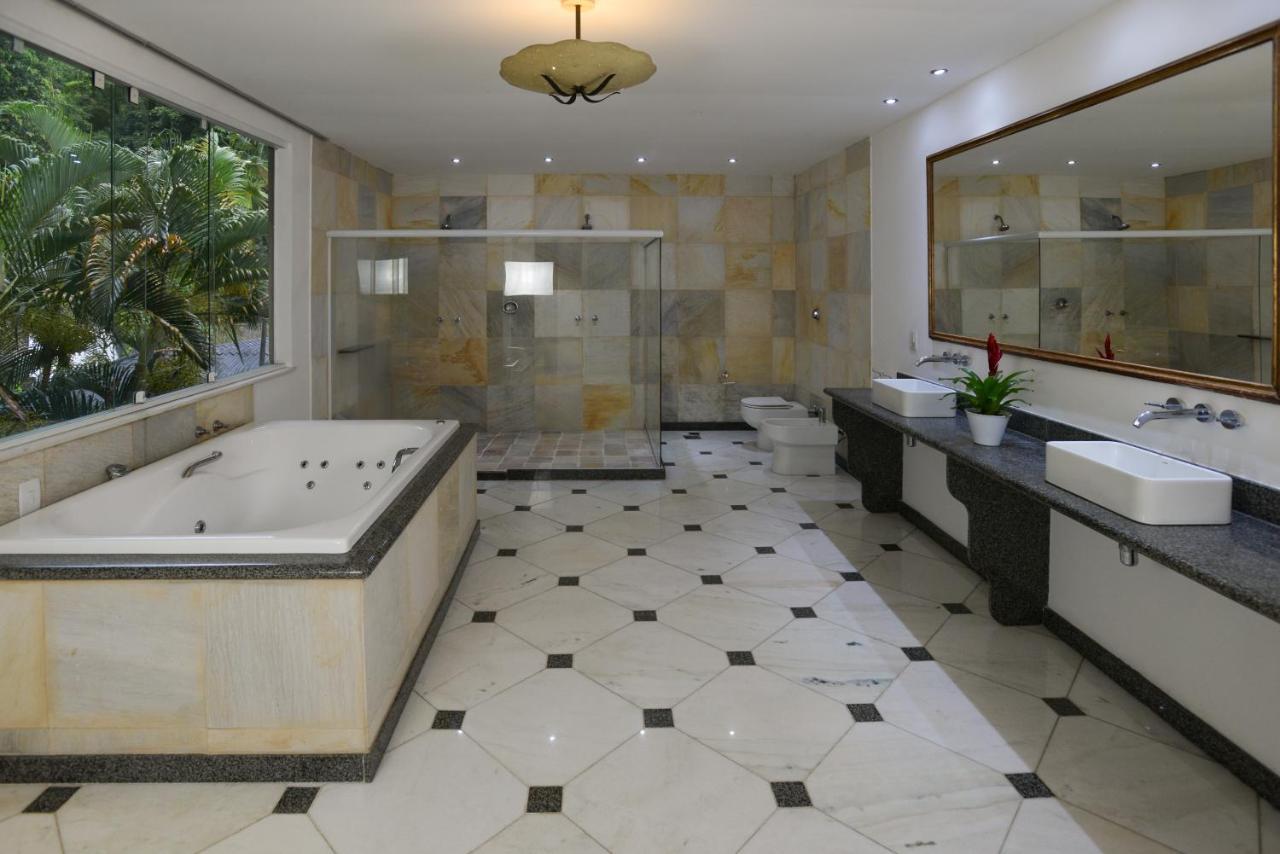 Quadruple Room Bath