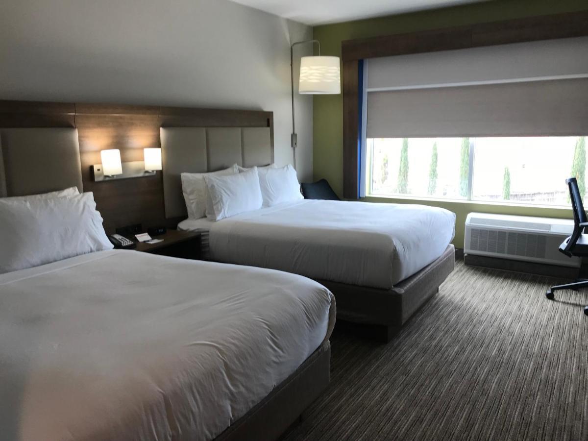 Standard Queen Room with Two Queen Beds