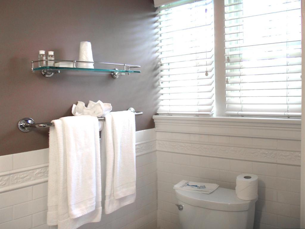 Single Room Private External Bathroom,9863204:JPEG