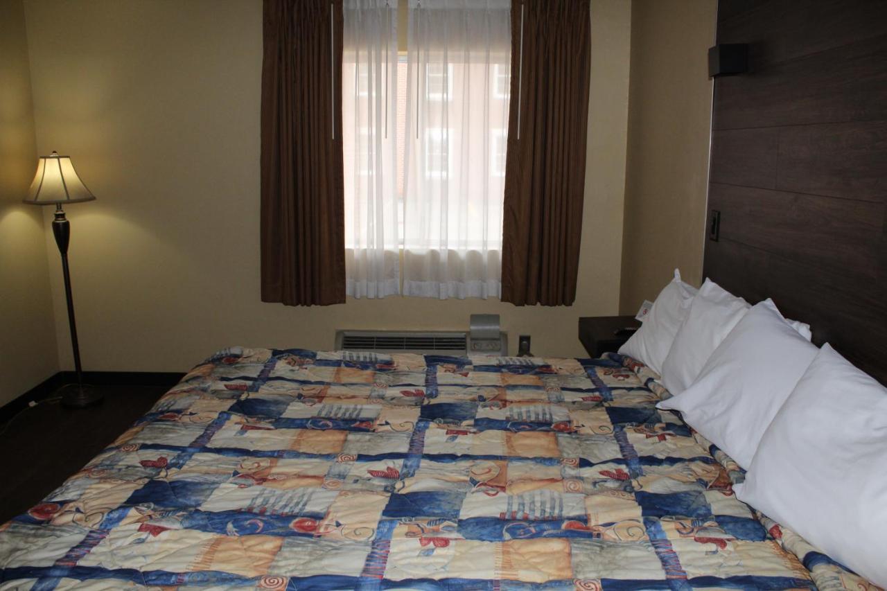 1 King Bed