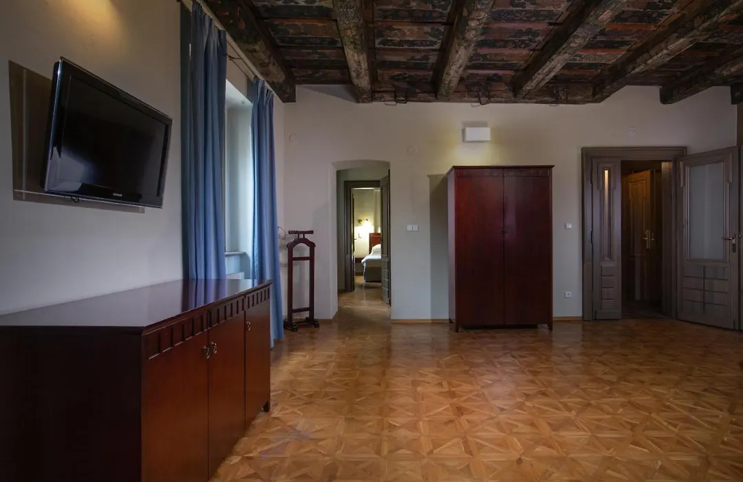Charles Bridge Heritage Suites By Salvator Hotels-1
