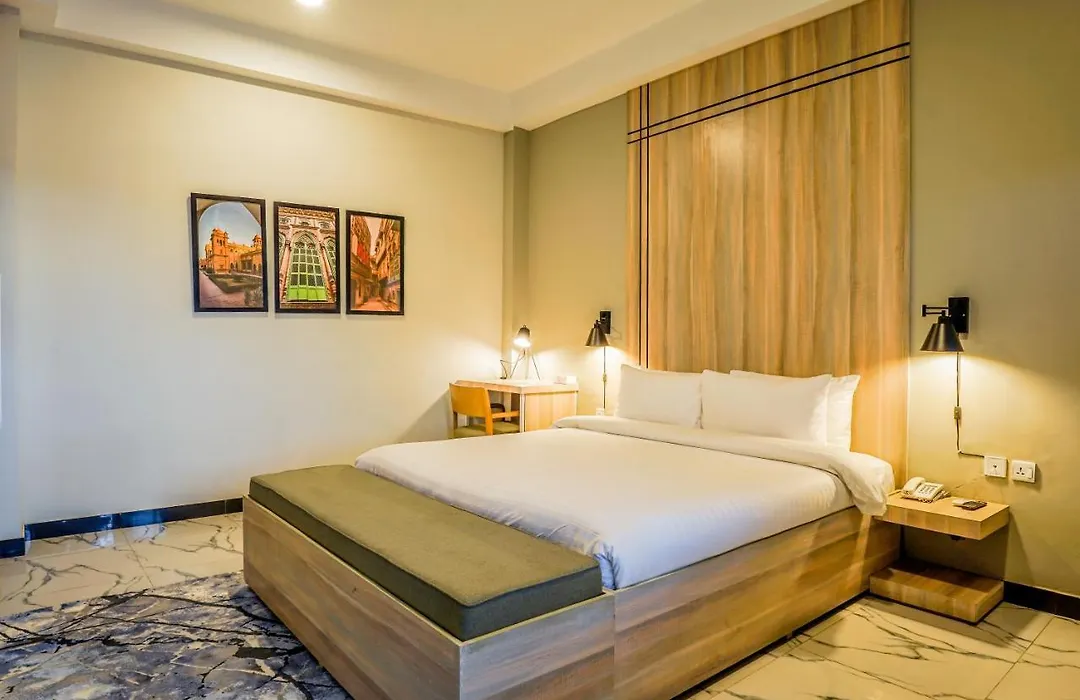 Roomy Crossroads Hotel, Peshawar-1