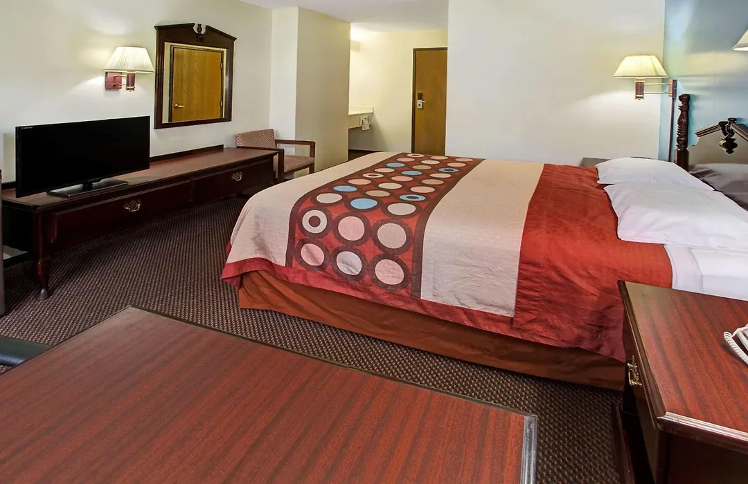 Super 8 By Wyndham Heath/Newark-1
