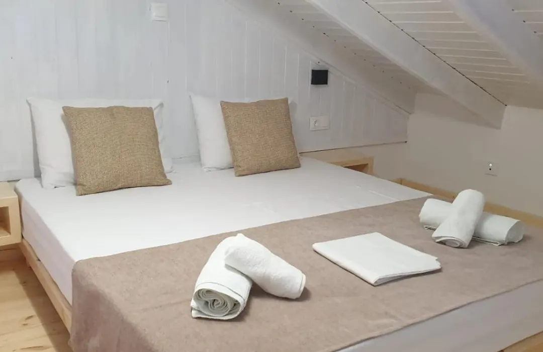 Apart-Hotel Llazari-1