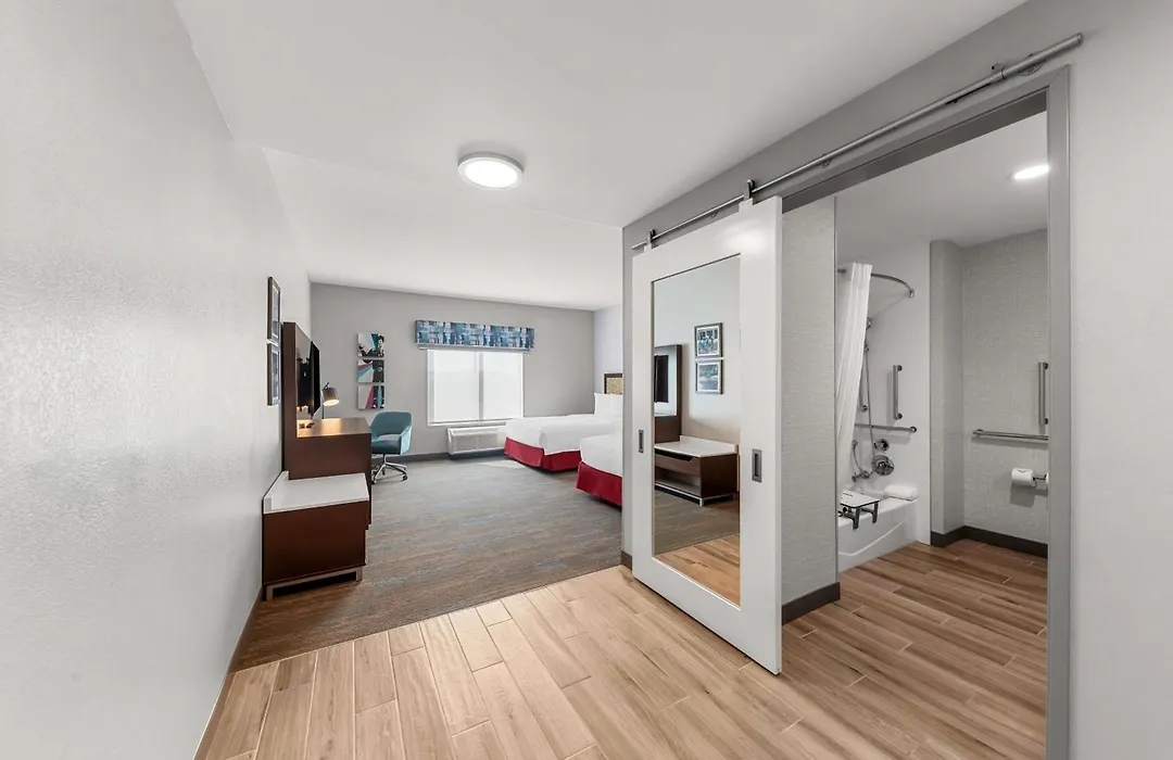 Hampton Inn & Suites Dallas - Farmers Branch-1
