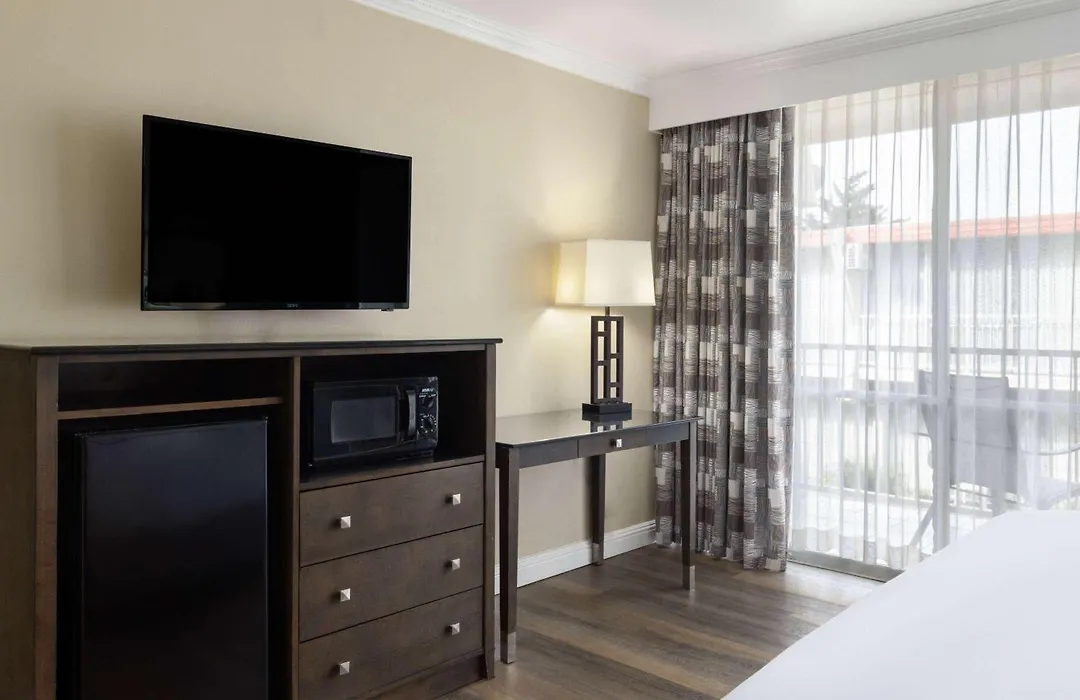 Travelodge By Wyndham Monterey Bay-1