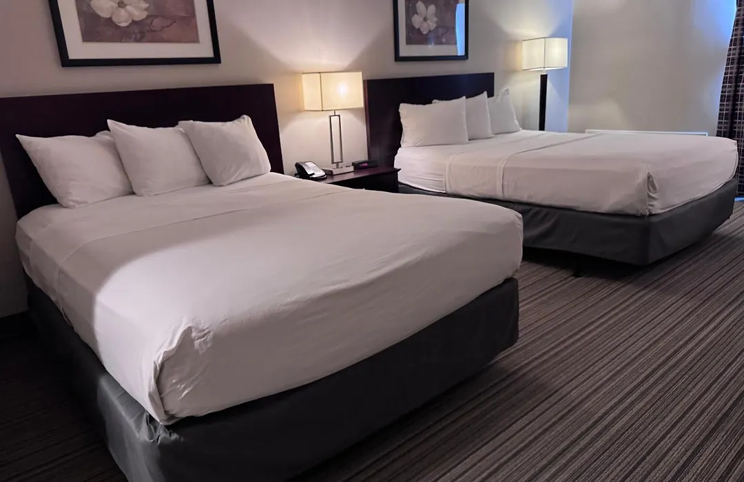 Ramada By Wyndham London-1