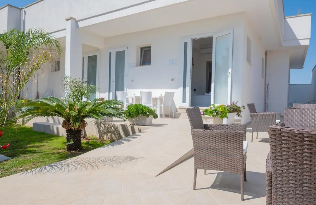 Villa Leonardo San Foca - Room, Pool & Restaurant-1