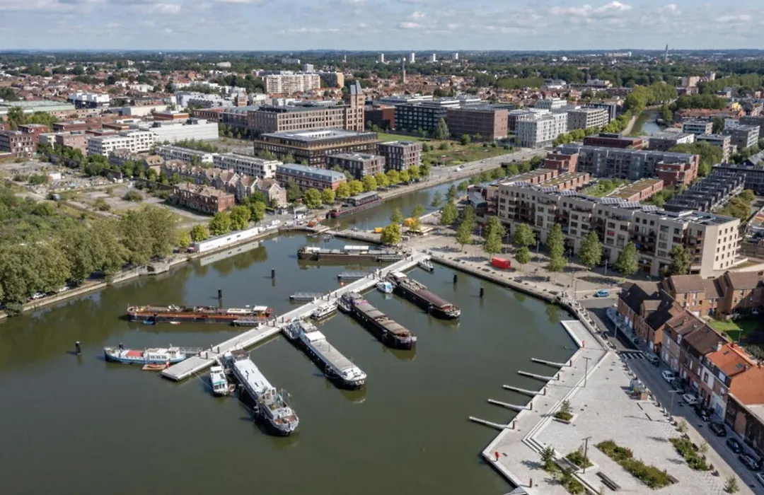 Bateau péniche au coeur de Lille-1