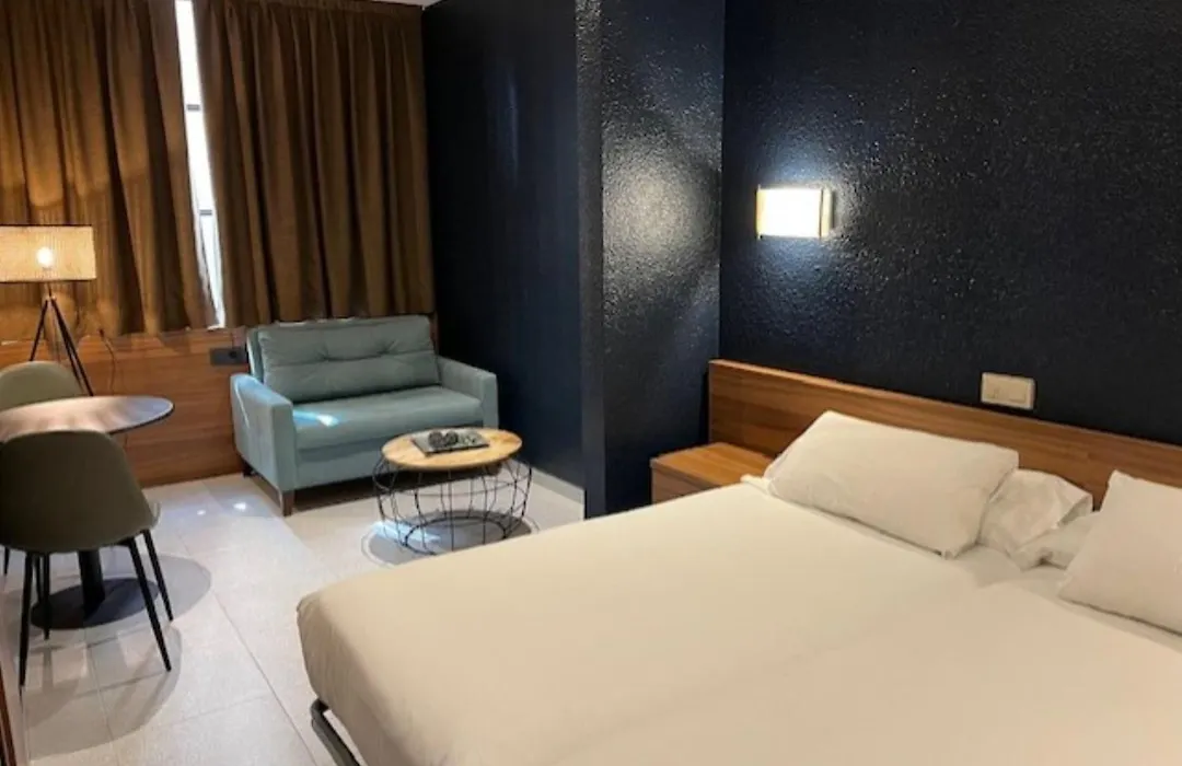 Hostal Iznajar Barcelona-1
