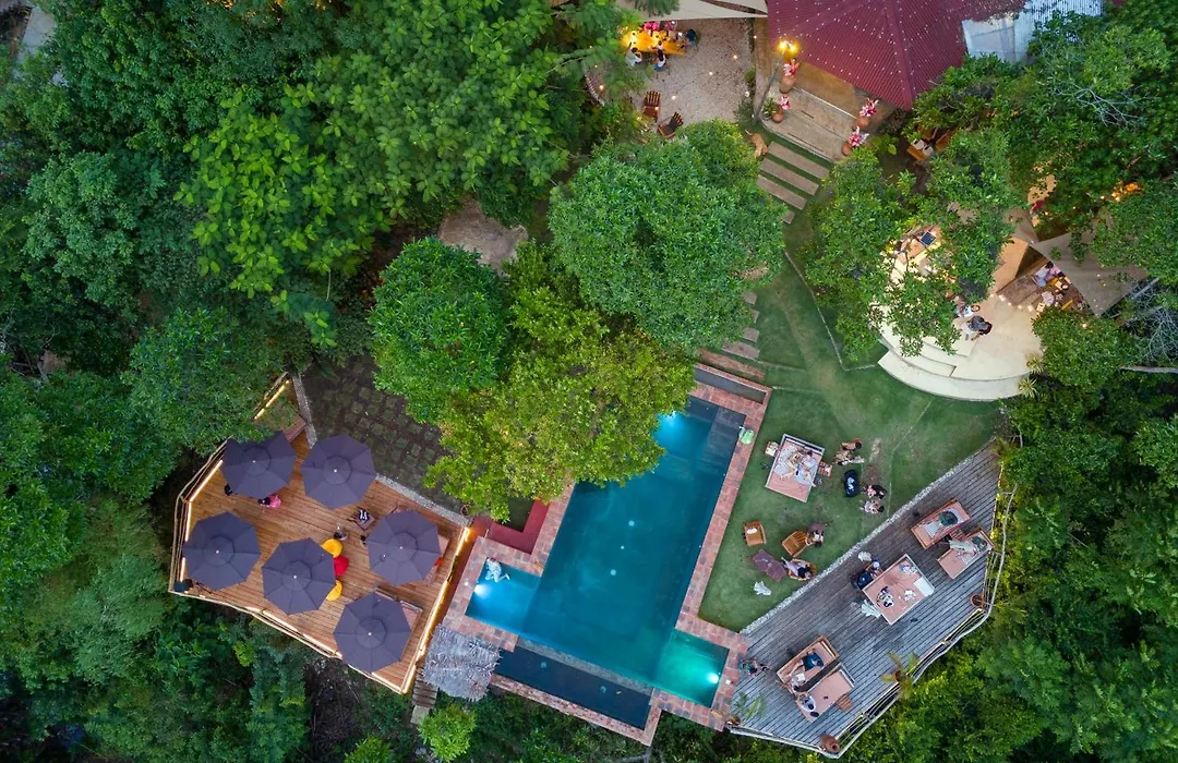 Nakabalo Guesthouse & Restaurant-1