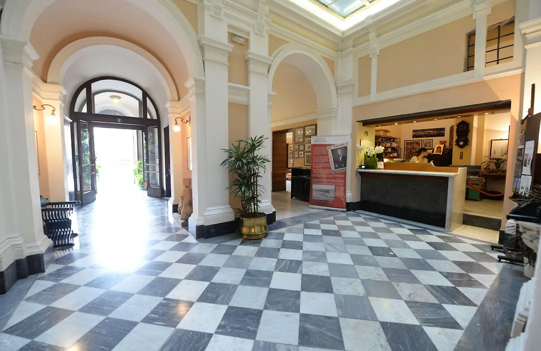 Royal Victoria Hotel-1