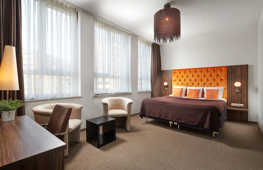 Hotel La Reine-1