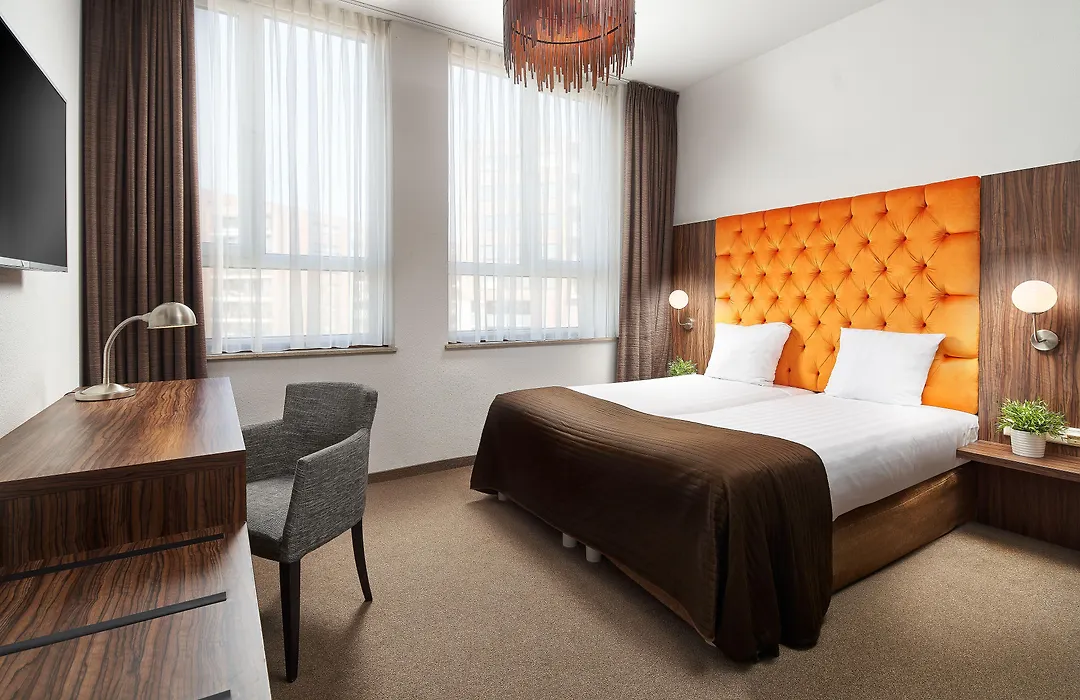 Hotel La Reine-1