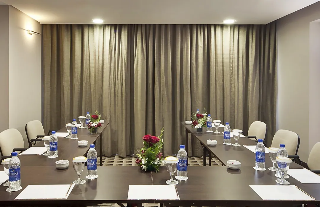 Oaks Liwa Executive Suites-1