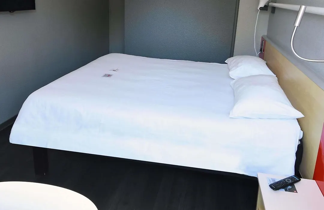 ibis Saintes-1