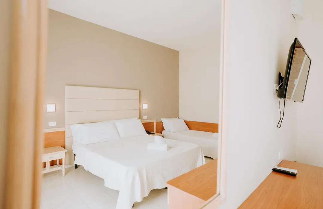 Hotel Holiday-1