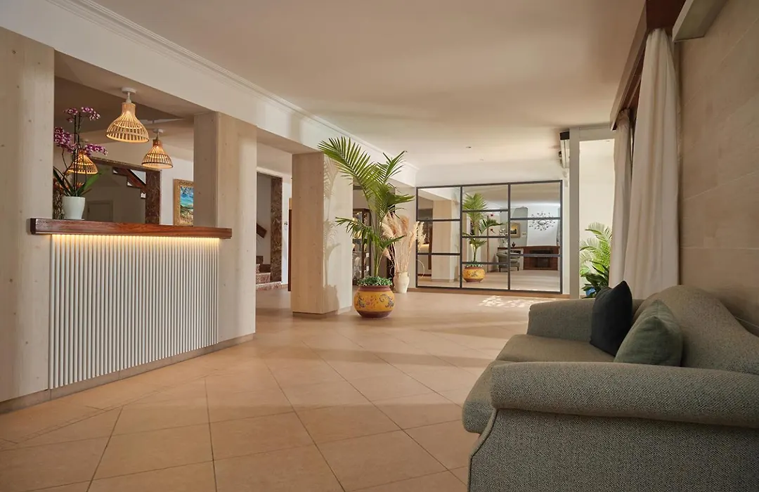 Hotel Playa Mondrago-1