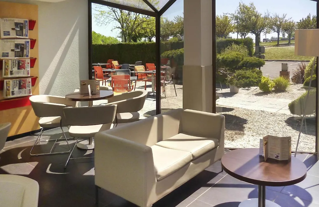 ibis Saintes-1