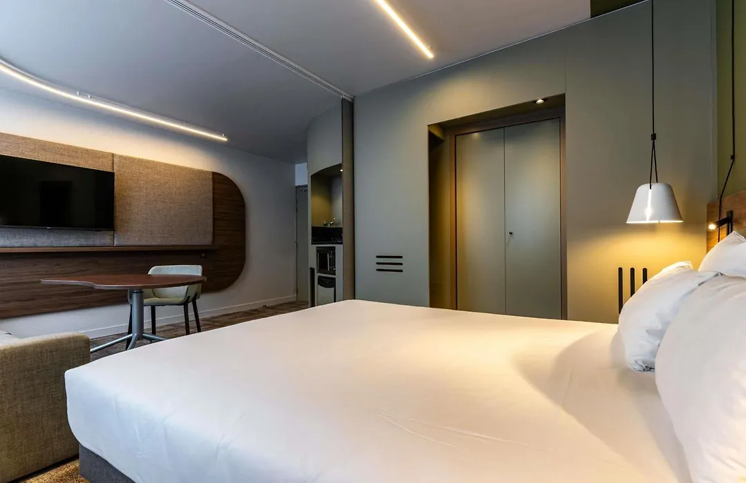 Novotel Suites Reims Centre-1