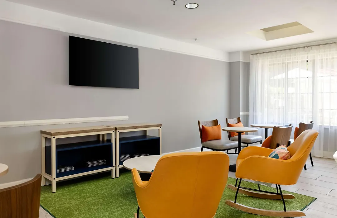 Spark By Hilton Savannah Airport-1