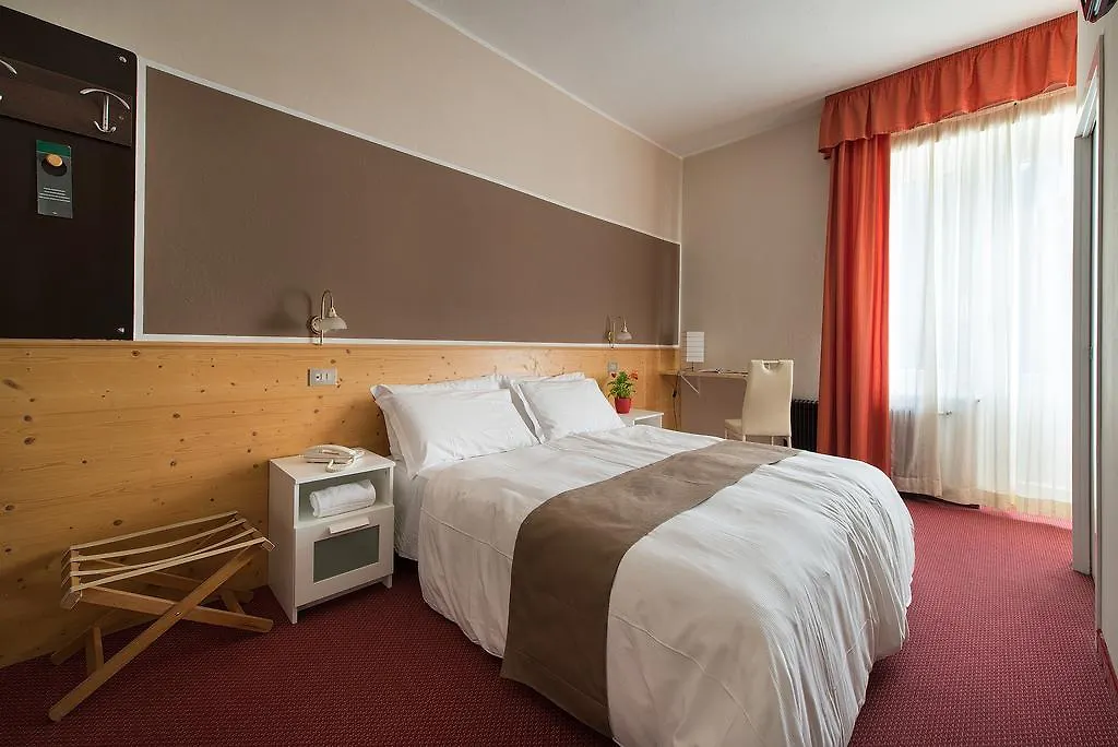 Hotel Aurora-1