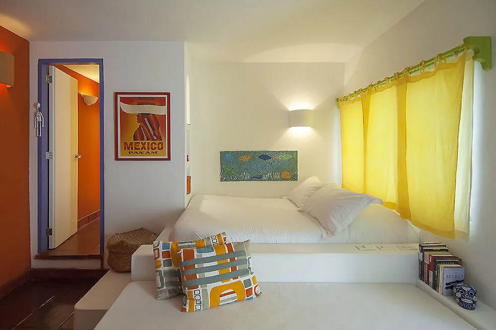 Lez Lezards Bed & Breakfast-1